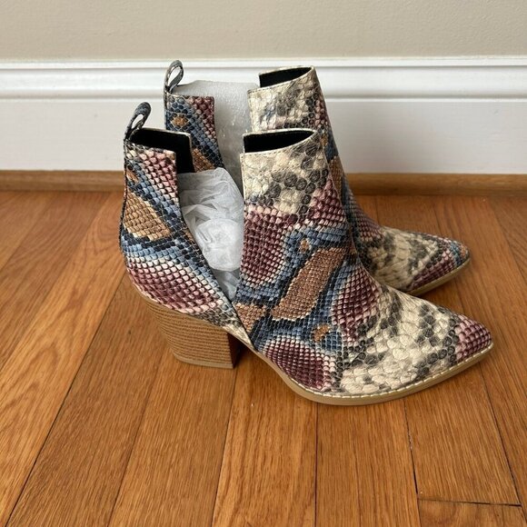 NWOB Multi-colored Snakeskin Style Side Slit Booties Boots Size 8 Chunky Heel - Picture 3 of 6
